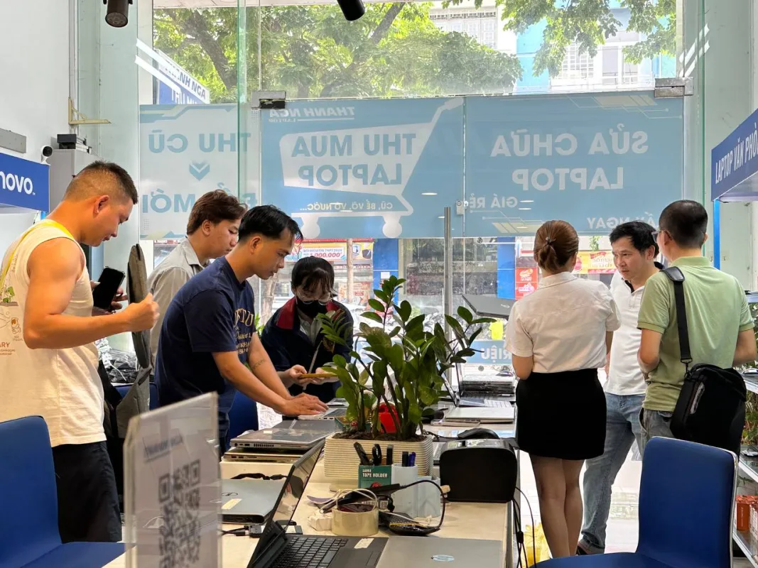 Tân Sinh Viên Mua Máy Mùa Tựu Trường