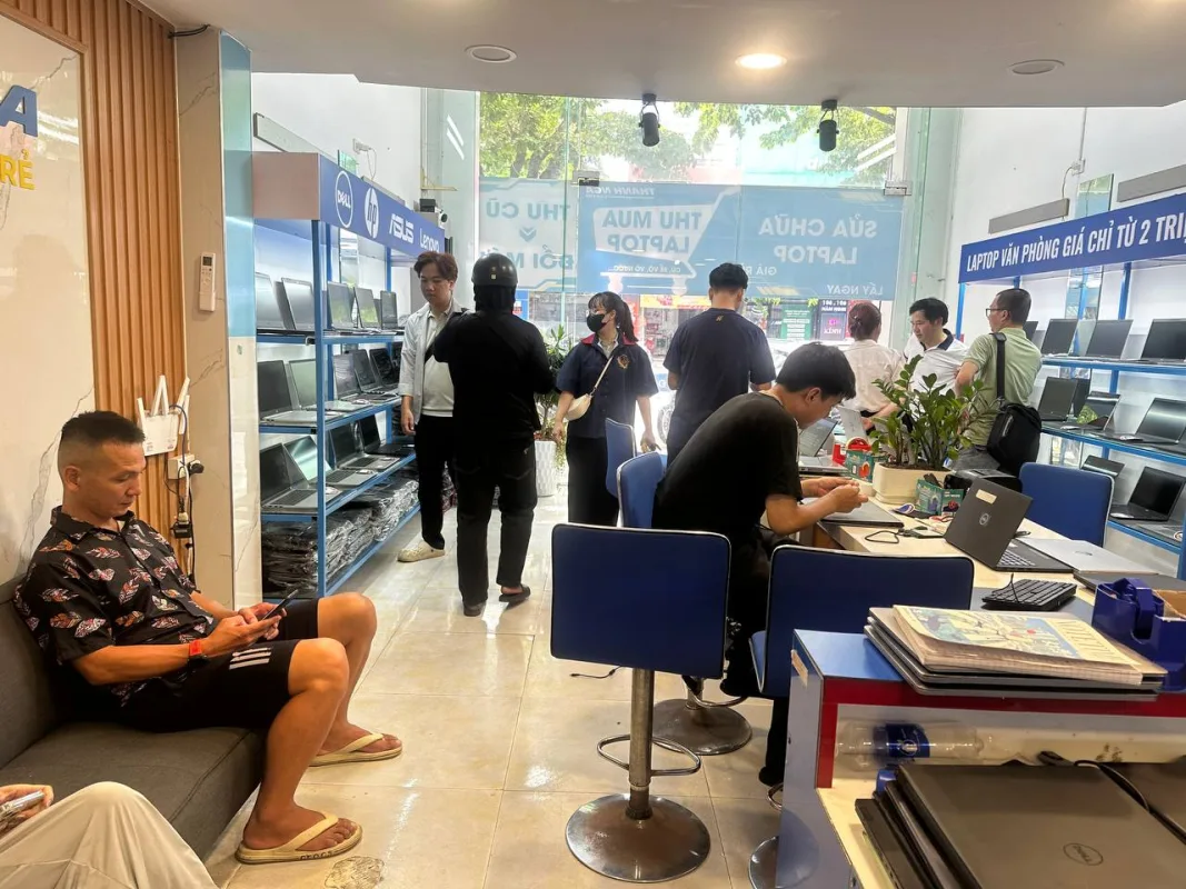 Tân Sinh Viên Mua Máy Mùa Tựu Trường2