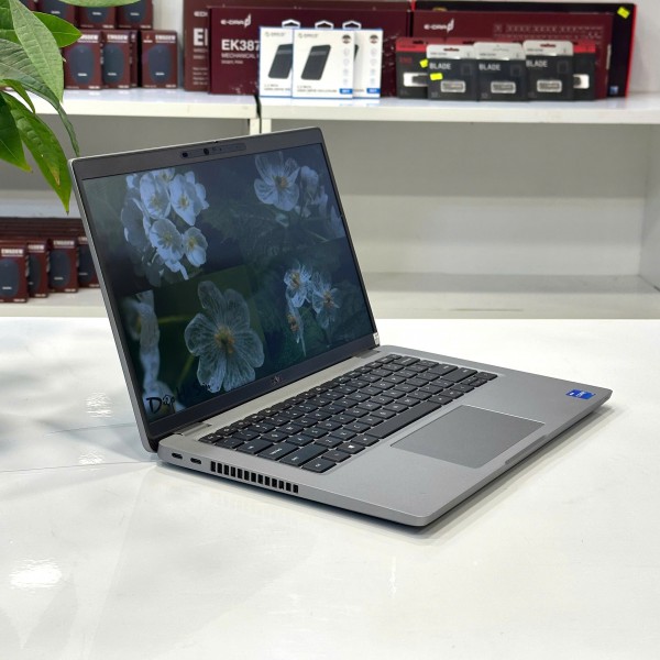 Ảnh Laptop từ các góc nhìn khác nhau