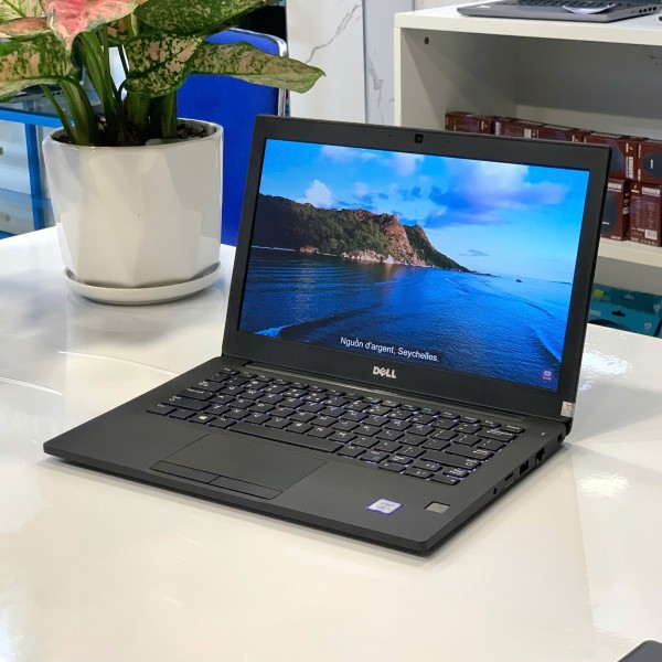 Ảnh Laptop từ các góc nhìn khác nhau