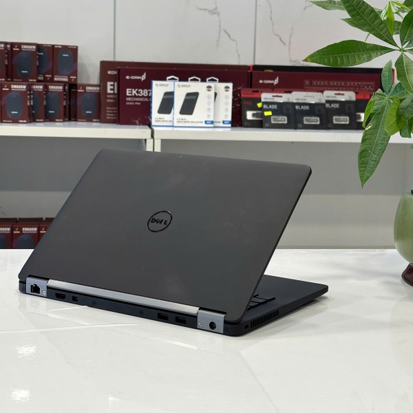 Ảnh Laptop từ các góc nhìn khác nhau
