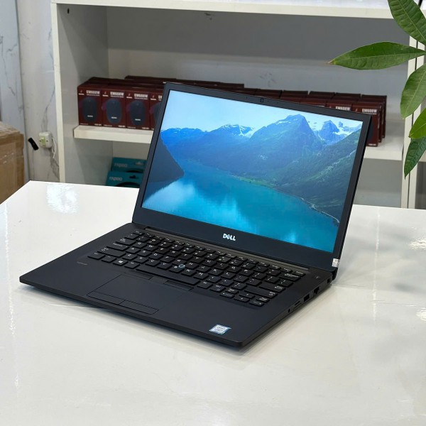 Ảnh Laptop từ các góc nhìn khác nhau