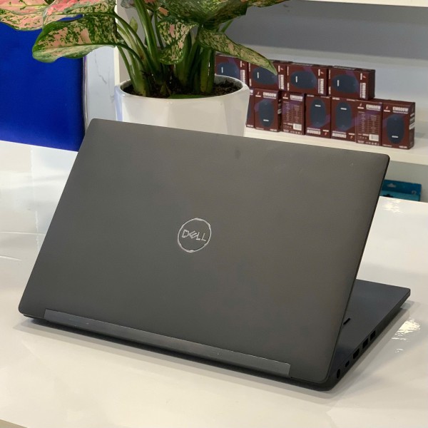 Ảnh Laptop từ các góc nhìn khác nhau