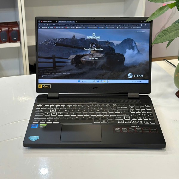Ảnh Laptop từ các góc nhìn khác nhau