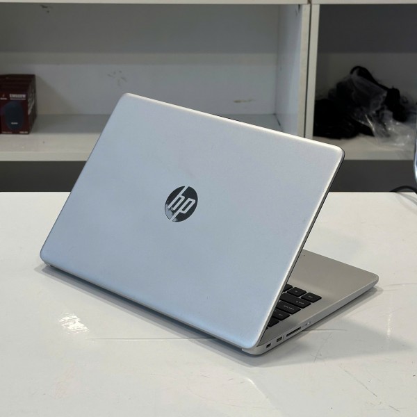 Ảnh Laptop từ các góc nhìn khác nhau