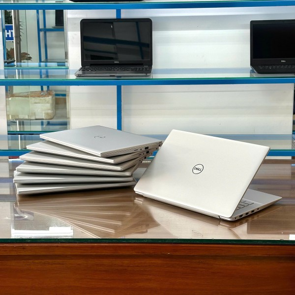 Ảnh Laptop từ các góc nhìn khác nhau