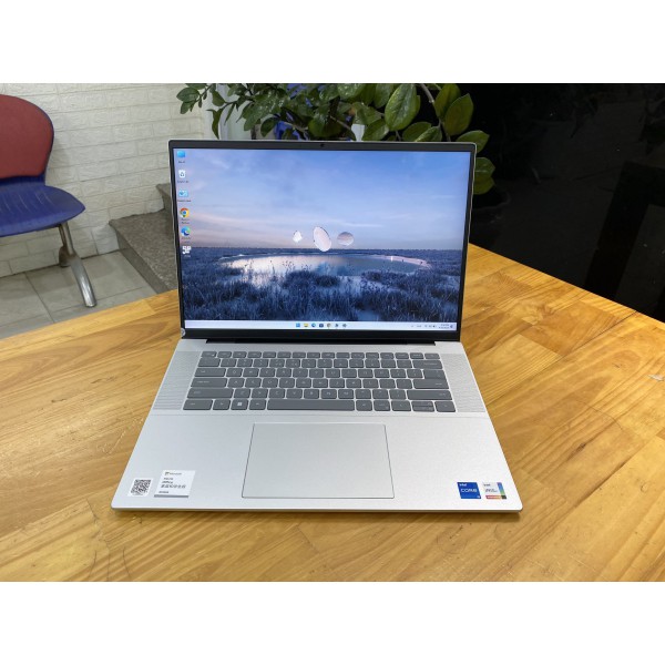 Ảnh Laptop từ các góc nhìn khác nhau