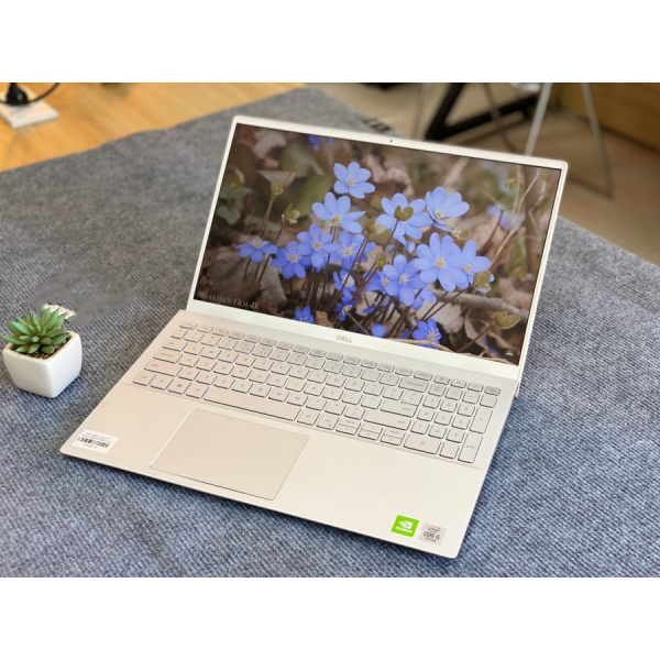 Ảnh Laptop từ các góc nhìn khác nhau