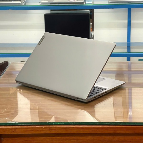 Ảnh Laptop từ các góc nhìn khác nhau