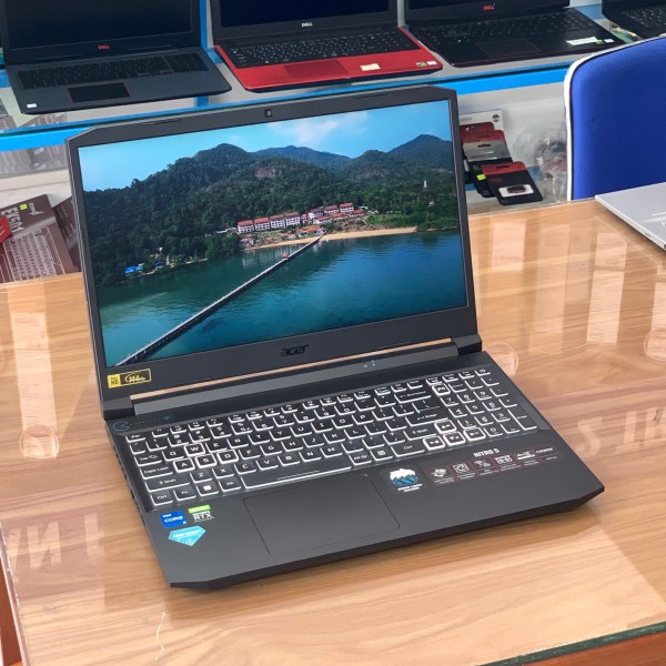 Ảnh Laptop từ các góc nhìn khác nhau