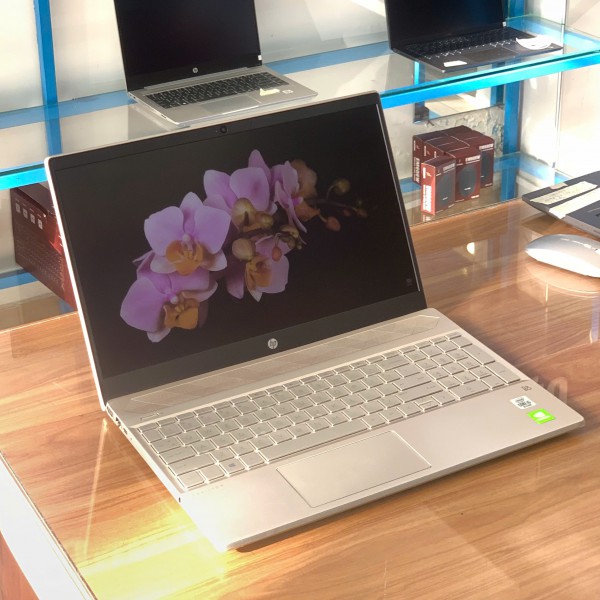 Ảnh Laptop từ các góc nhìn khác nhau