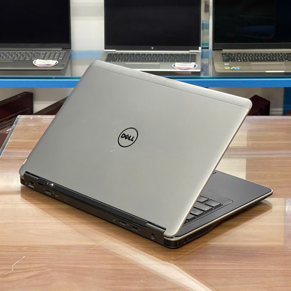 Ảnh Laptop từ các góc nhìn khác nhau