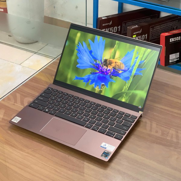 Ảnh Laptop từ các góc nhìn khác nhau