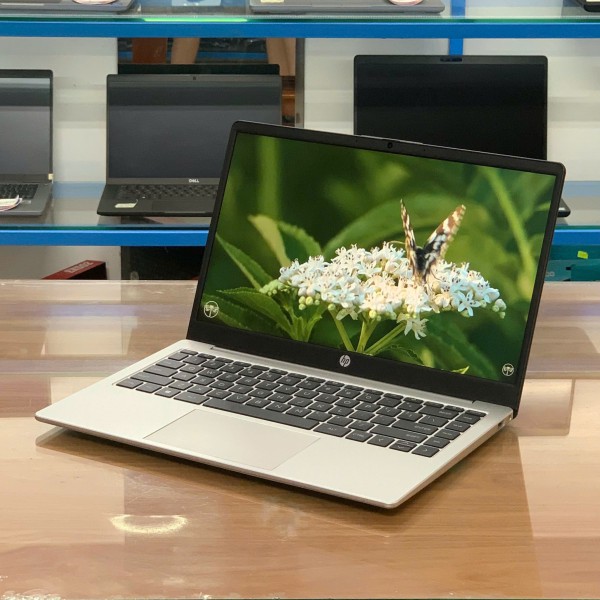 Ảnh Laptop từ các góc nhìn khác nhau