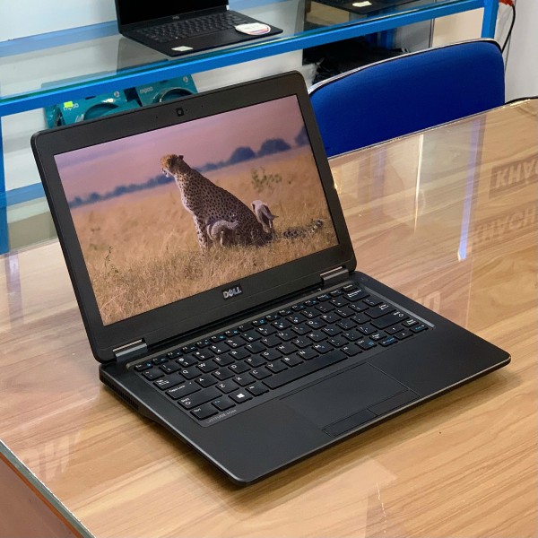 Ảnh Laptop từ các góc nhìn khác nhau