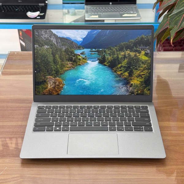 Ảnh Laptop từ các góc nhìn khác nhau