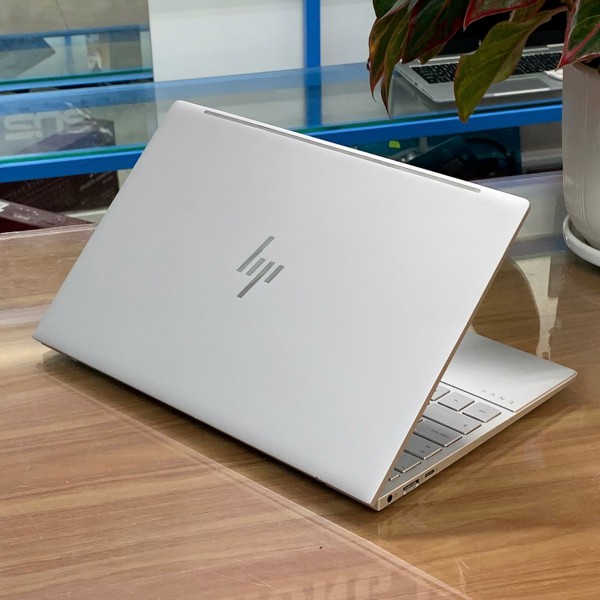 Ảnh Laptop từ các góc nhìn khác nhau