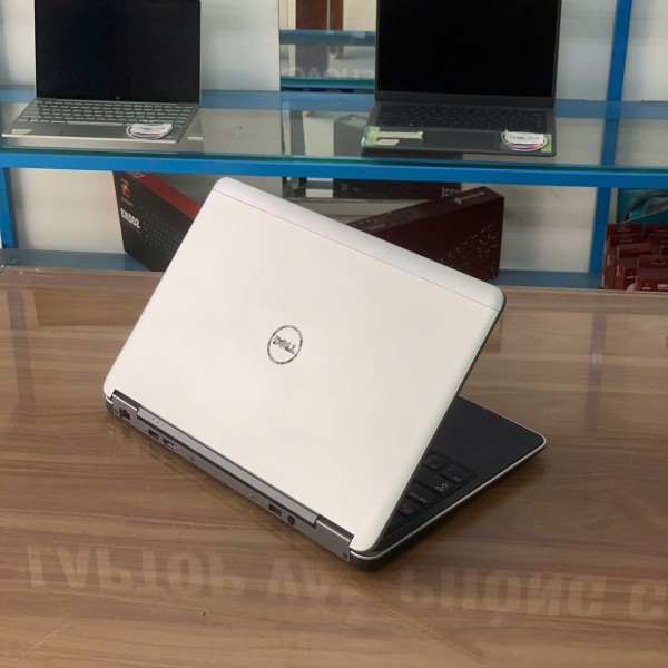 Ảnh Laptop từ các góc nhìn khác nhau