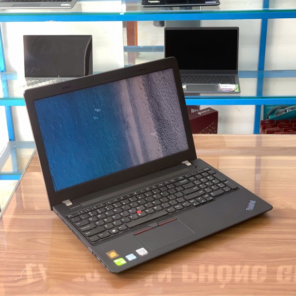 Ảnh Laptop từ các góc nhìn khác nhau