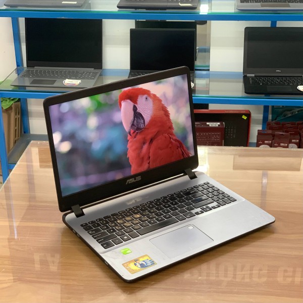 Ảnh Laptop từ các góc nhìn khác nhau