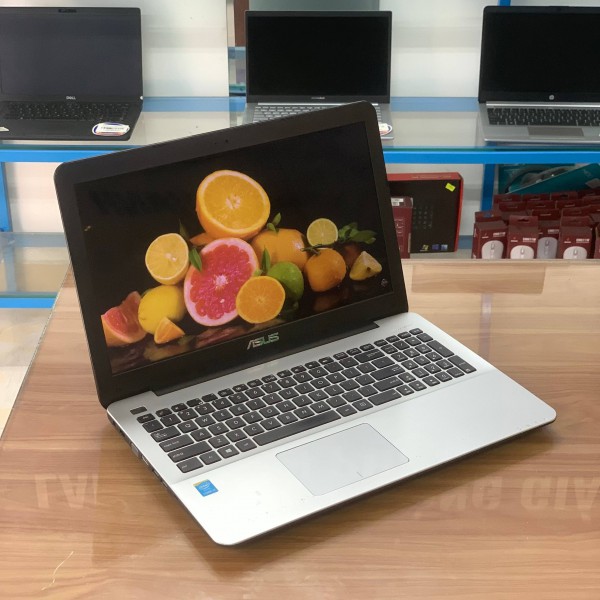 Ảnh Laptop từ các góc nhìn khác nhau