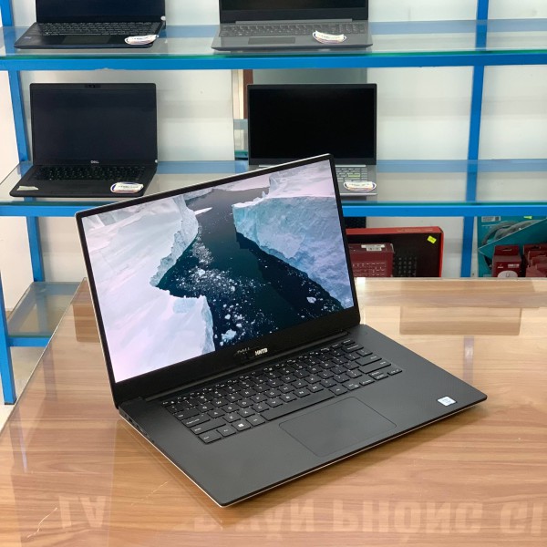 Ảnh Laptop từ các góc nhìn khác nhau