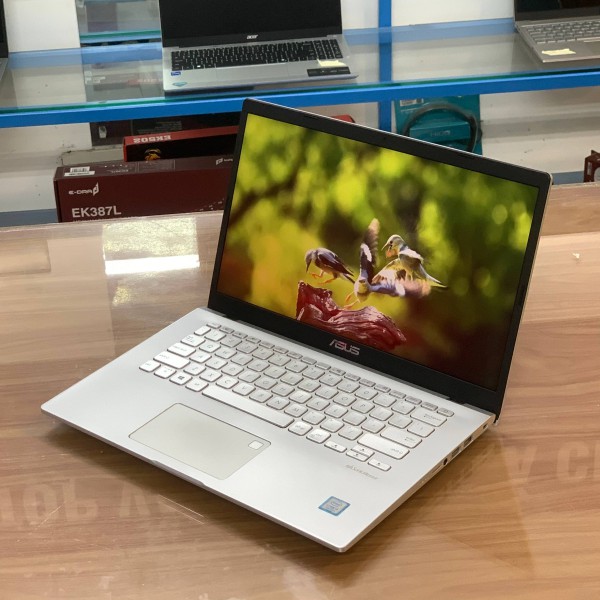 Ảnh Laptop từ các góc nhìn khác nhau