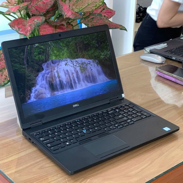 Ảnh Laptop từ các góc nhìn khác nhau