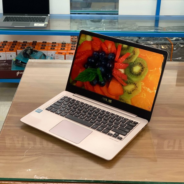 Ảnh Laptop từ các góc nhìn khác nhau