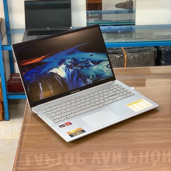 Ảnh Laptop từ các góc nhìn khác nhau