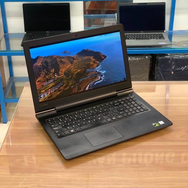 Ảnh Laptop từ các góc nhìn khác nhau