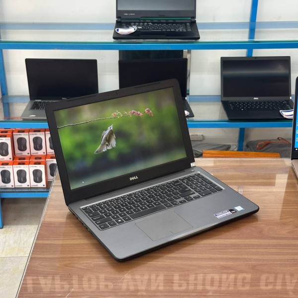 Ảnh Laptop từ các góc nhìn khác nhau