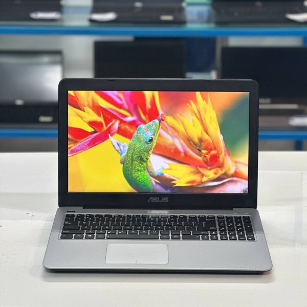 Ảnh Laptop từ các góc nhìn khác nhau