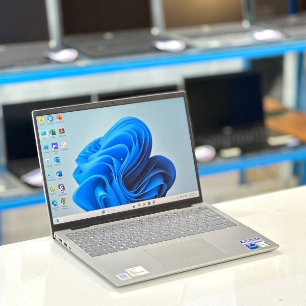 Ảnh Laptop từ các góc nhìn khác nhau