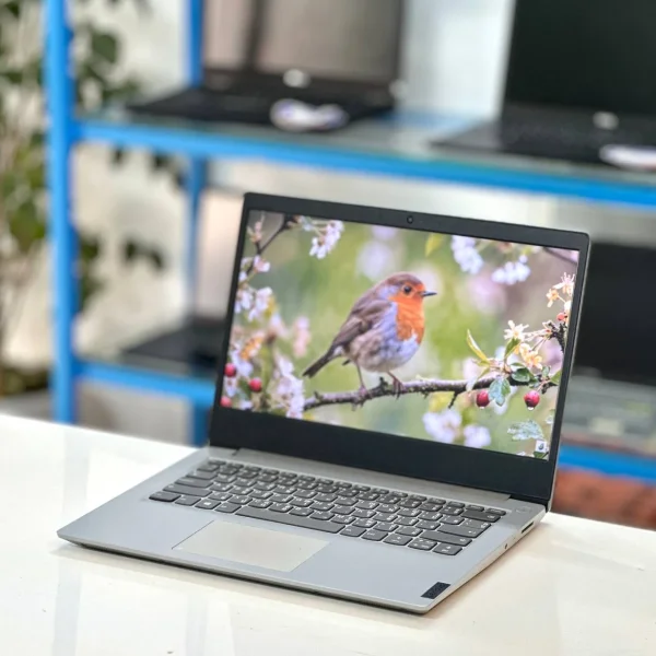 Ảnh Laptop từ các góc nhìn khác nhau