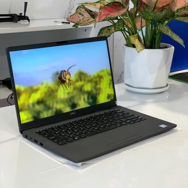 Ảnh Laptop từ các góc nhìn khác nhau